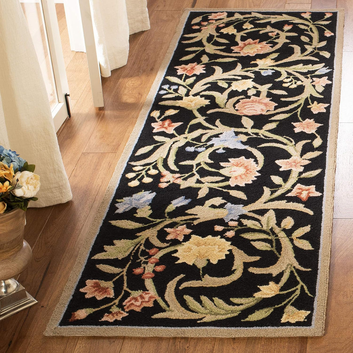 2'6"x6' Black Traditional Wool Runner Rug